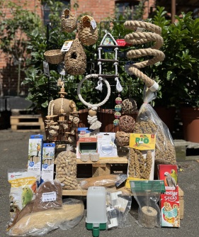 fuglebure, volierenet redekasser redemateriale legetøj hirsekolber fuglesand fuglegrit kalksten piksten fuglesnacks hegn og grovvarer