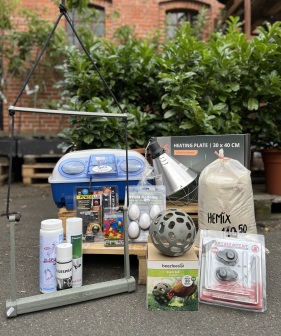 ​Hvede, Byg, Havre- hel eller valset Majs- knækket, flager eller hele Luksus kornblanding VI-SPU-MIN foder tilskud til høns og duer Kombi-Mix forebyggende og helbredende mod bakterier og infektioner i luftveje og mave-tarmregionen. Ormekur til forebyggelse af orm SollFrank's Forkølelsesmiddel et naturprodukt mod slim og hoste hos fjerkræ Ropa-B effektiv mod bakterier i mave-tarm kanalen. ​hegn og grovvarer