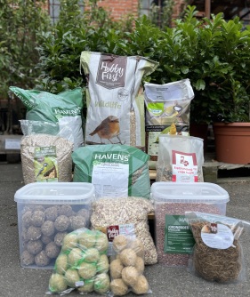 fasanstart, fasanæglægning, fasan voksefoder, elitemøllens vildtfugleblanding, no mess, solsikkehele eller afskallede, hamp, hirse, superlux med anis, egern blanding, egernhuse egernfoderautomat jordnødder, mejsebolde med net og uden net, foderbeholder, hegn og grovvarer skave